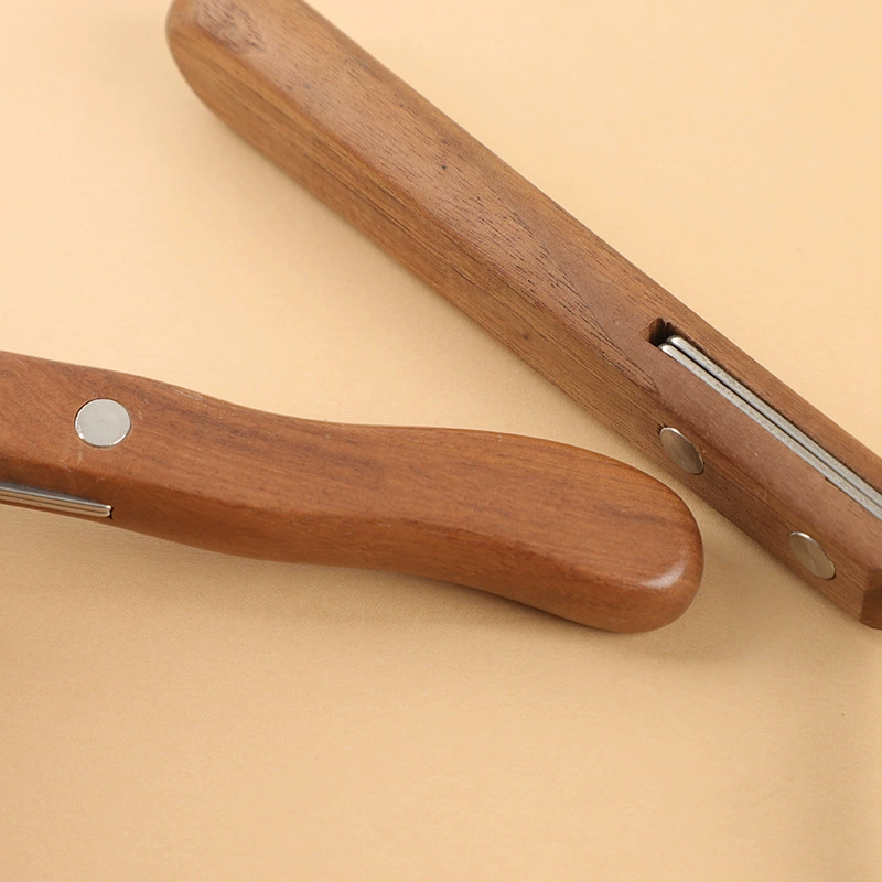 Wooden Handle Dematting Comb f - head_003.png