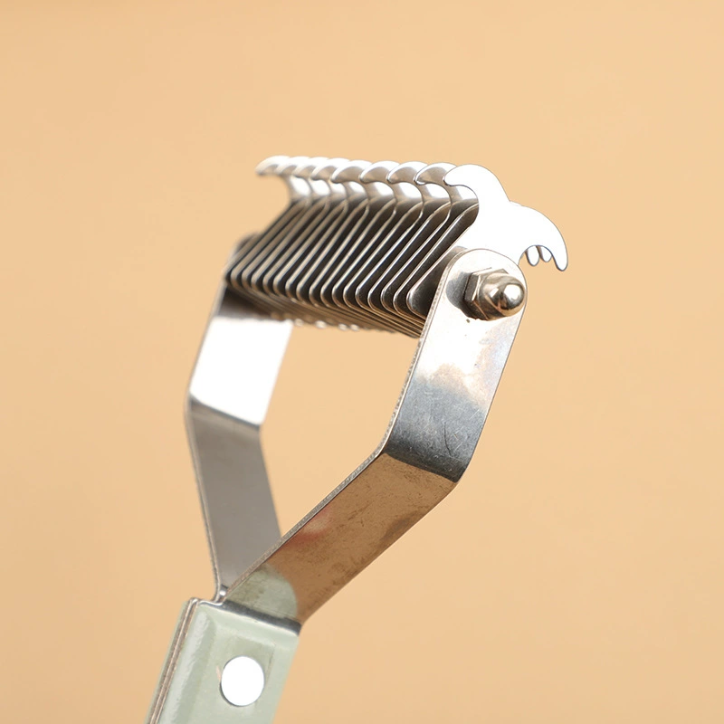 Wooden Handle Dematting Comb f - head_004.png